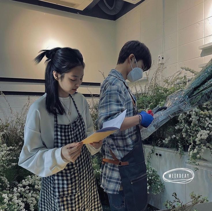 Jeya mitop lagi jualan bunga.