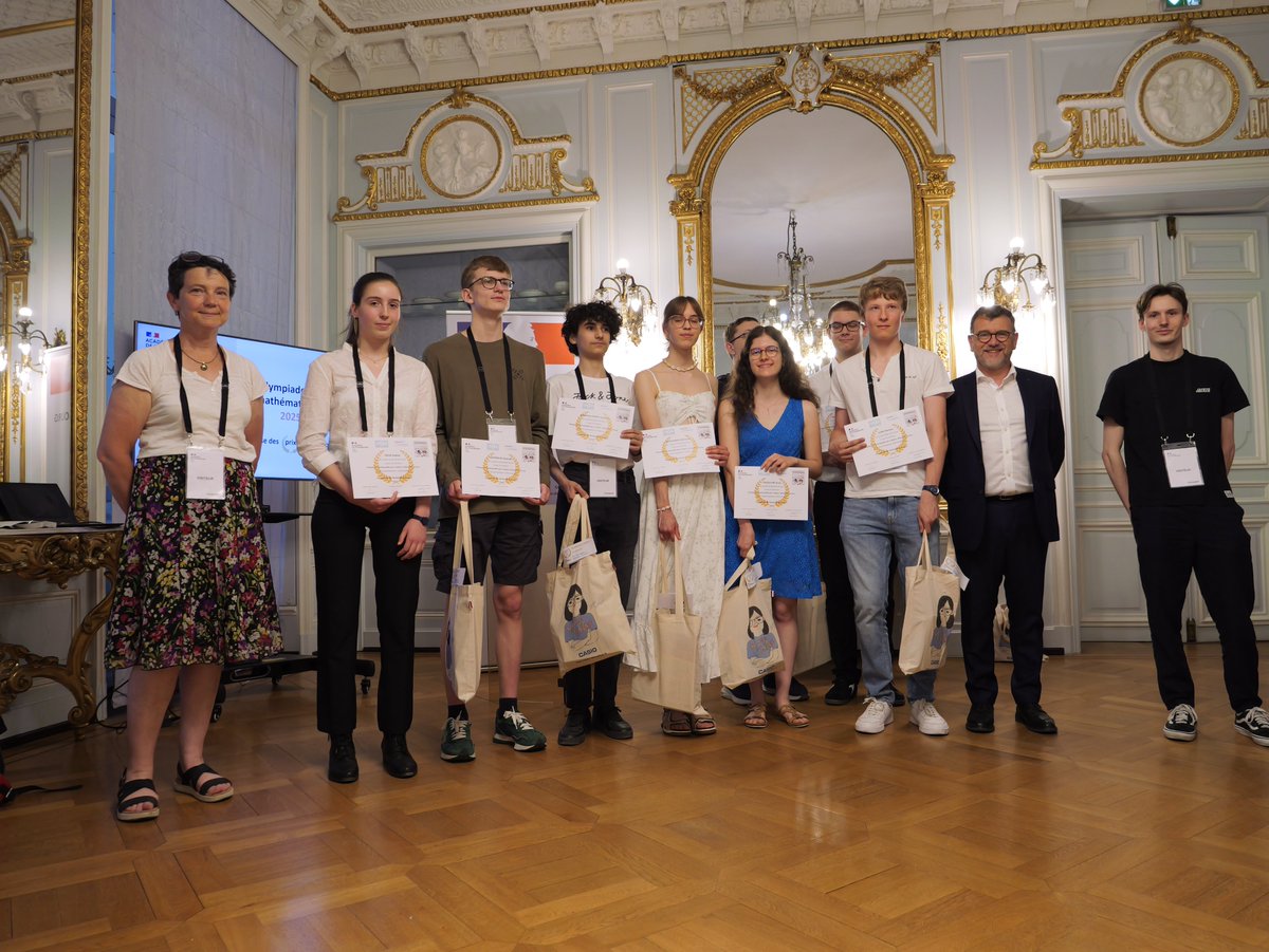 Hier s'est déroulée la cérémonie des Olympiades des mathématiques. Le recteur a souligné l’audace et la rigueur des élèves de première qui relèvent ce défi. Mention spéciale aux jeunes filles ambassadrices d’un avenir scientifique, dans le cadre du plan national « Filles-maths ».