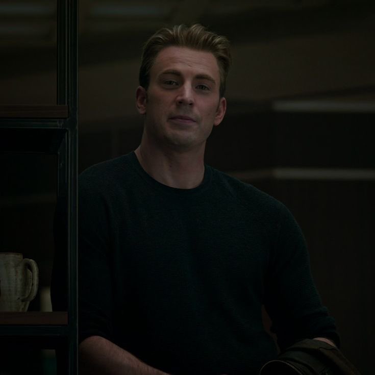 버키가 늦게까지 연설 준비하는 거 지켜보는 스팁.. 빨리 자자고 하려다가 스팁도 책 한 권 들고 침실로 가서 버키가 올 때까지 기다림