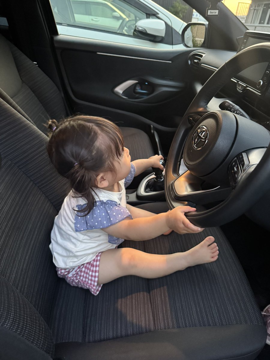 私の真似をする1歳児👧🏻
母は将来心配です🥲