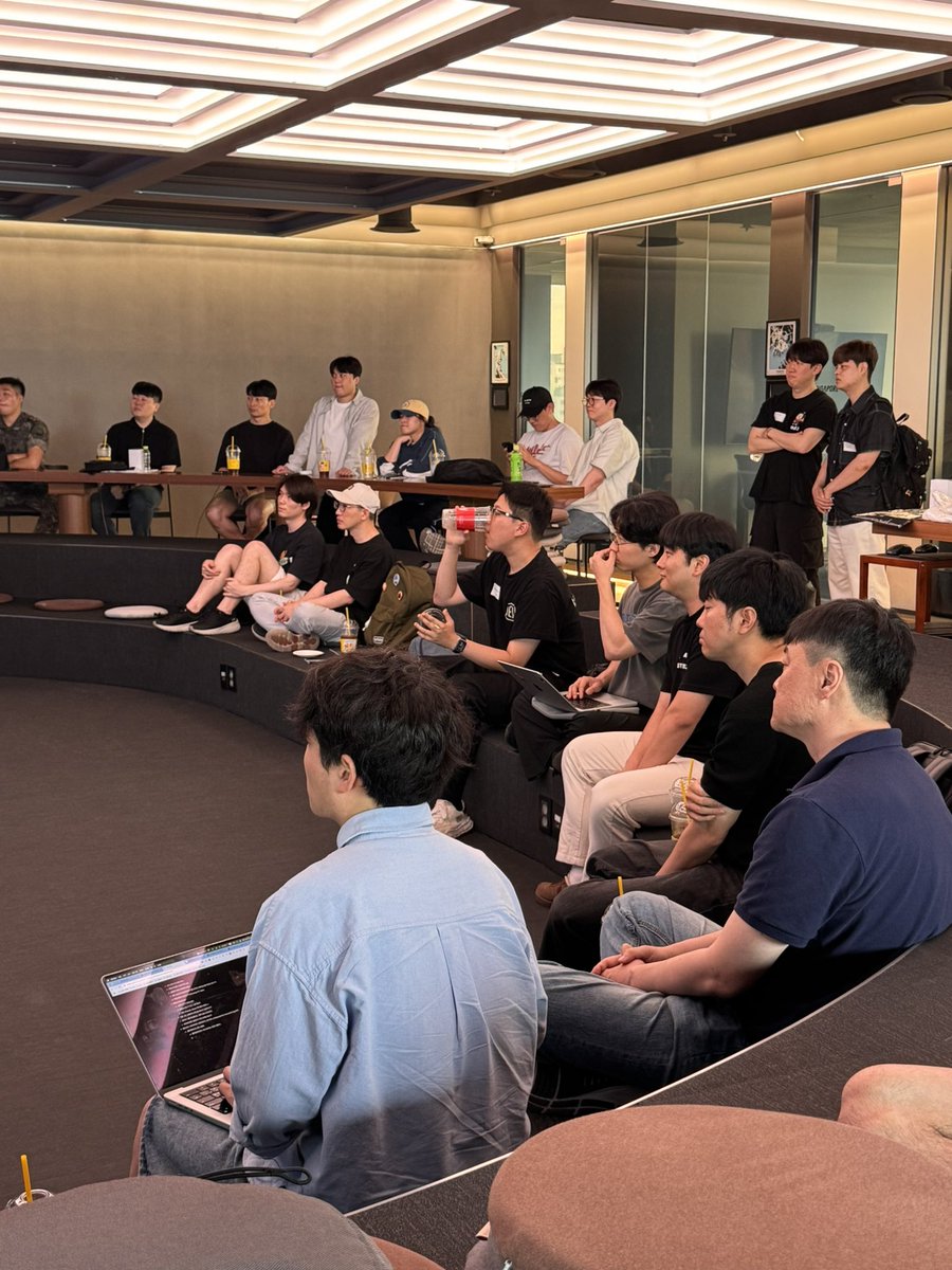 soolisoorii's tweet image. Just wrapped up the HypurrCorea: Builder Meetup 🇰🇷
Co-hosted by @SKYGG_Official & @DeSpreadTeam, this was a builders-focused event around the HL ecosystem.
From validator insights to dApps deep dives, the energy, depth, and builder spirit were next-level.
Hyperliquid.