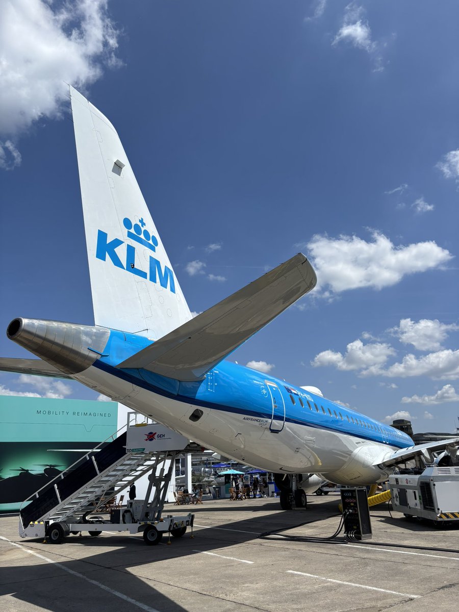 Gate7 (@gate7aviation) on Twitter photo La CEO de #KLM Marian Rintel au salon du Bourget où un Embraer E-Jet de la compagnie est exposé #ParisAirShow #Embraer KLM est un engagée dans le renouvellement de sa flotte avec des avions plus respectueux de l’environnement ✈️ <a href="/MarjanRintel/">Marjan Rintel</a> La CEO de #KLM Marian Rintel au salon du Bourget où un Embraer E-Jet de la compagnie est exposé #ParisAirShow #Embraer KLM est un engagée dans le renouvellement de sa flotte avec des avions plus respectueux de l’environnement ✈️ <a href="/MarjanRintel/">Marjan Rintel</a>