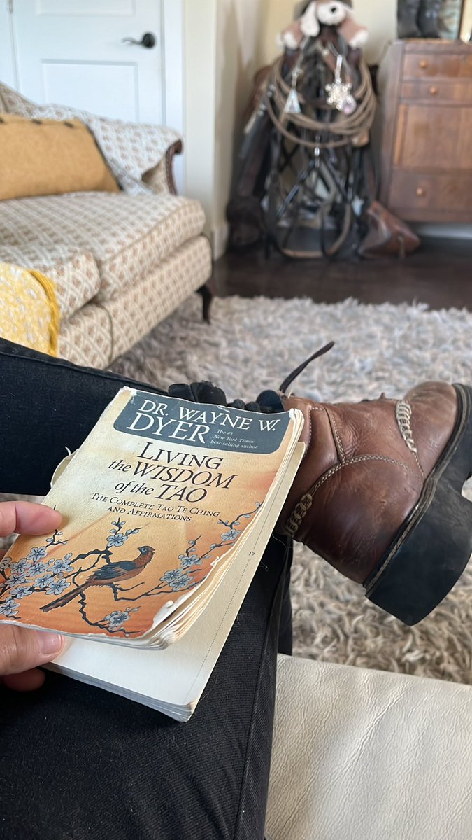 RachaelakaRach's tweet image. -Heaven is eternal 

drwaynedyer.com/blog/how-i-lea…

For this reason, the Sage puts himself last and so ends up ahead..
What is it the “ideas” have you chasing and who’s watching “them”?
-In the Stop is where we see who we were Born As

#StopChasingLive #DawnSpeaks of “ The tips of Red”