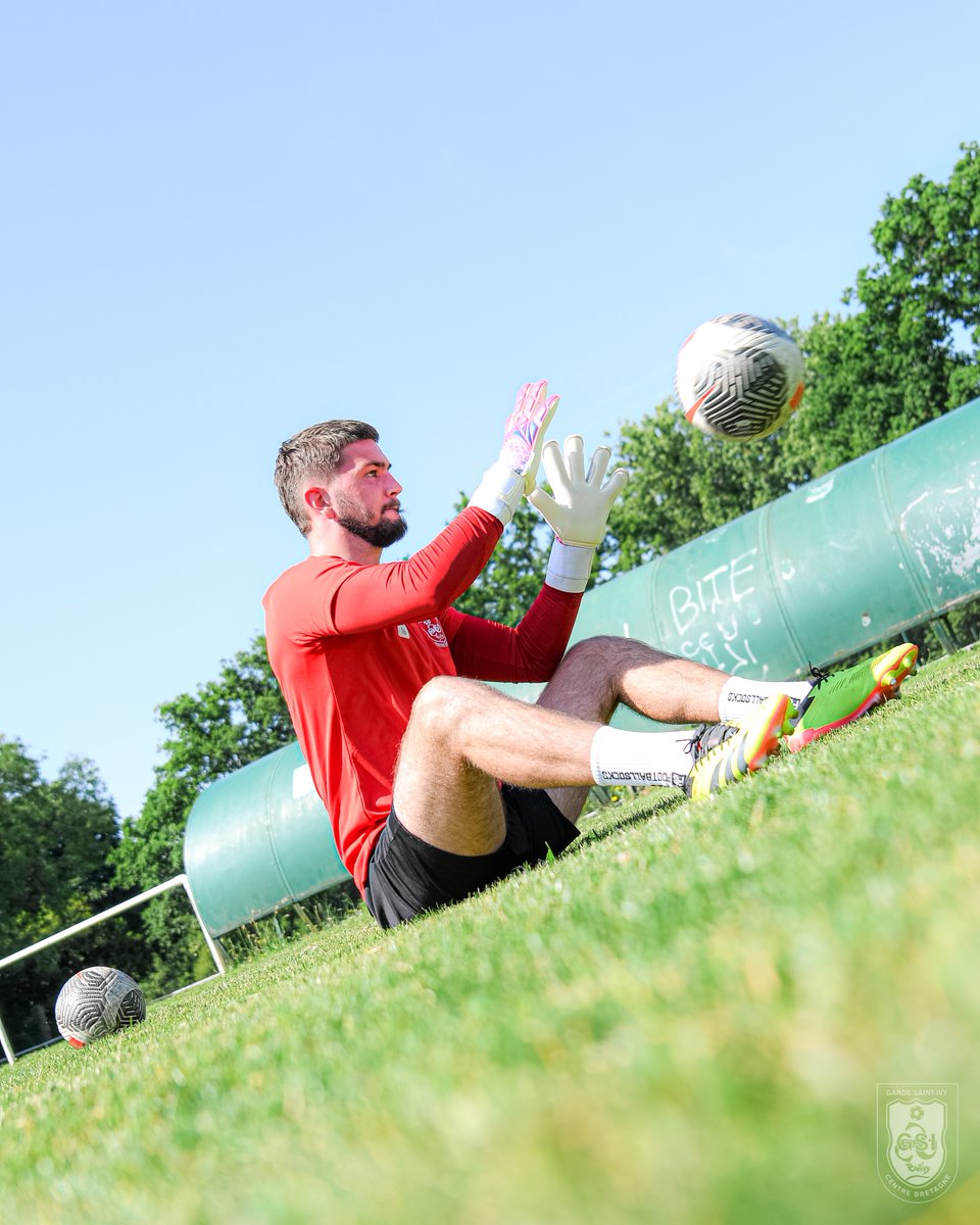 GSIPontivy's tweet photo. L'heure de la reprise pour 𝐊𝐢𝐥𝐥𝐢𝐚𝐧 ! 💪

Opéré d'une rupture des ligaments croisés en septembre dernier, et après plusieurs mois de rééducation, Killian Grémont a retrouvé les terrains ce matin pour une séance avec notre entraîneur des gardiens, Franck Gouzerch ! 👊 https://t.co/C8B0usRdId