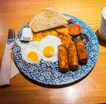 Knew I recognised Readings new kit from somewhere…

Wetherspoons FC gonna ball out this season⚽️