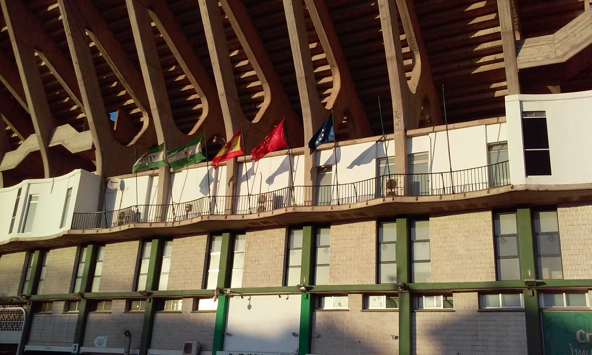 nielsvenus's tweet photo. Bij het zien van de mooie aflevering Toms Derby's - over de derby tussen Real Betis Balompié en Sevilla FC - gingen mijn gedachten terug naar augustus 2015, toen ik er de wedstrijd tegen Villarreal CF bezocht 🇪🇸

Prachtig stadion 👌

#RealBetis #Sevilla #TomsDerbys #groundhopping https://t.co/XjetztG4ls