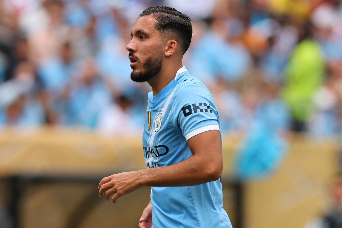 « 𝗜𝗟 𝗣𝗢𝗦𝗦𝗘̀𝗗𝗘 𝗨𝗡 𝗧𝗔𝗟𝗘𝗡𝗧 𝗜𝗡𝗖𝗥𝗢𝗬𝗔𝗕𝗟𝗘 » 💎

Pep Guardiola 🇪🇸 sur Rayan Cherki 🇫🇷 :

« Kevin De Bruyne est difficile à remplacer, sans aucun doute pour sa qualité. 

Mais le club a également choisi Rayan car il possède un talent incroyable près de la