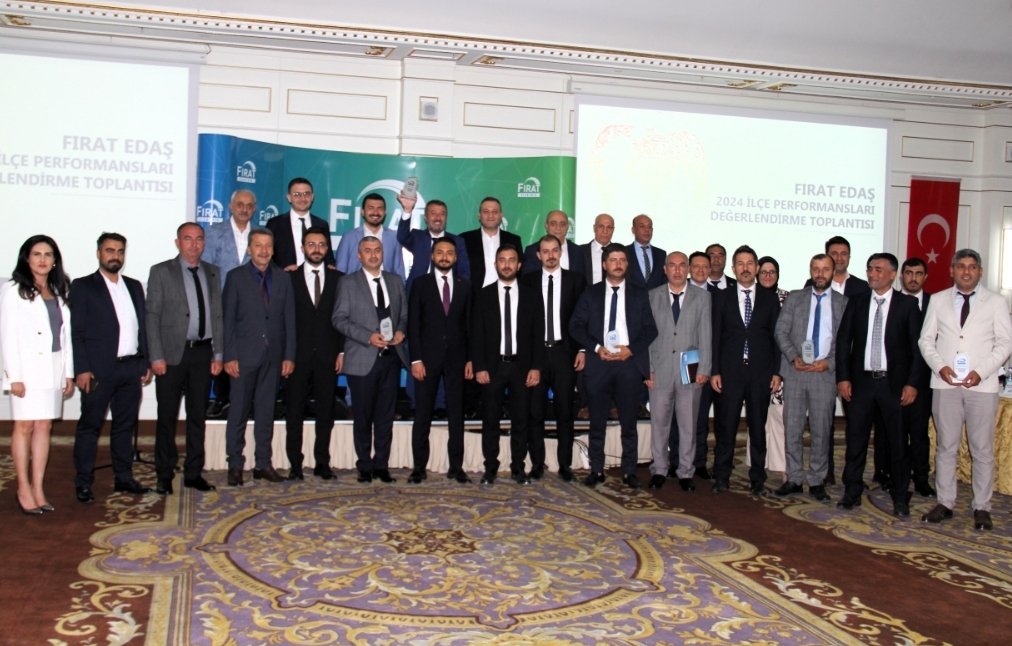 Fırat EDAŞ’tan Saha Çalışanlarına Performans ve Cesaret Ödülleri enerjimagazin.com/haber-firat-ed…
<a href="/firatedas/">Fırat EDAŞ</a> 
<a href="/mujdat_celik/">Müjdat ÇELİK</a> 
<a href="/begumyerlikaya/">Begüm Yerlikaya Erol</a>