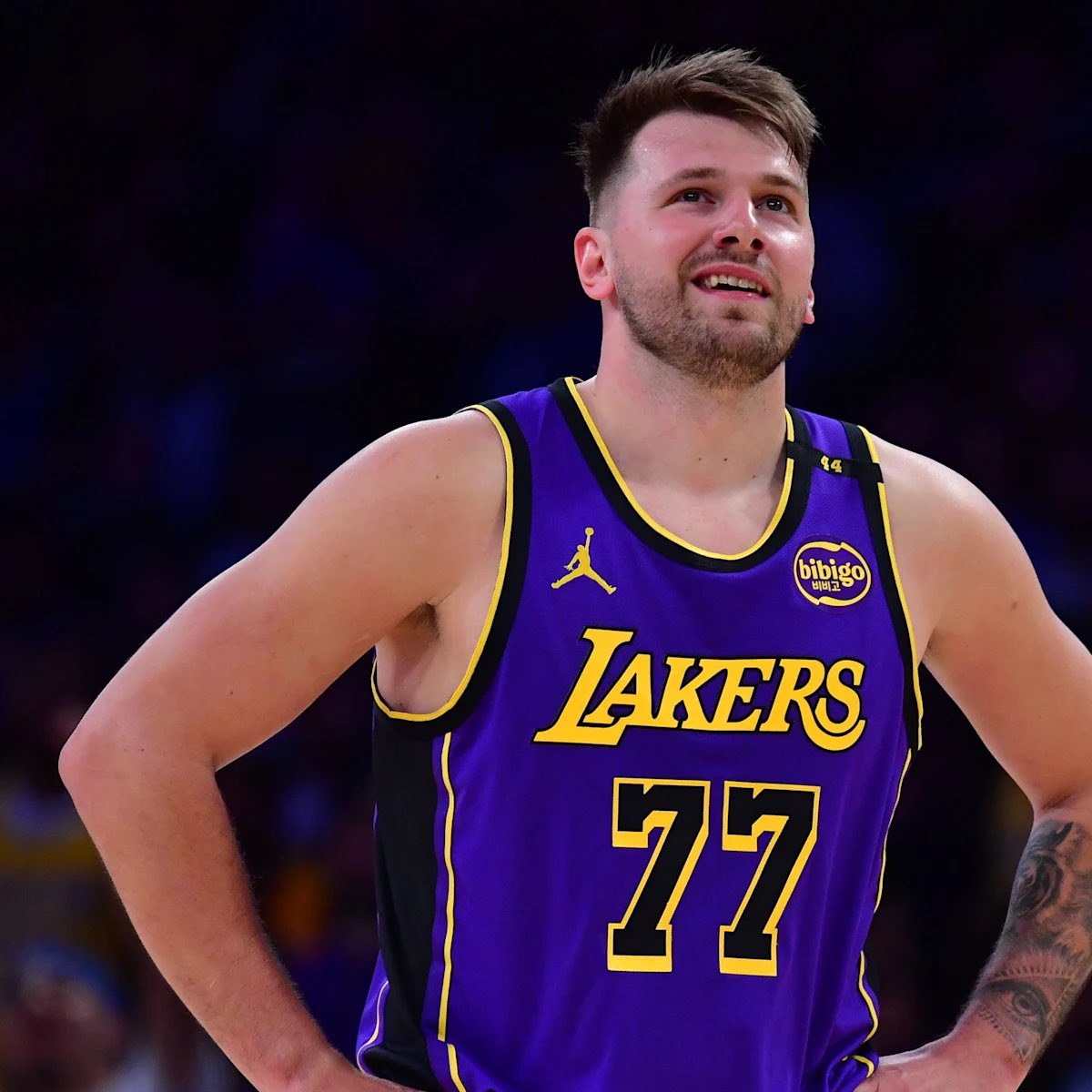 Luka Doncic s’exprime sur la vente des Lakers et sur son avenir dans la franchise :

« Les Lakers sont une fantastique organisation. J’ai hâte de rencontrer Mark et je suis impatient de voir ce que le futur nous réserve. Je suis reconnaissant envers Jeanie et la famille Buss qui