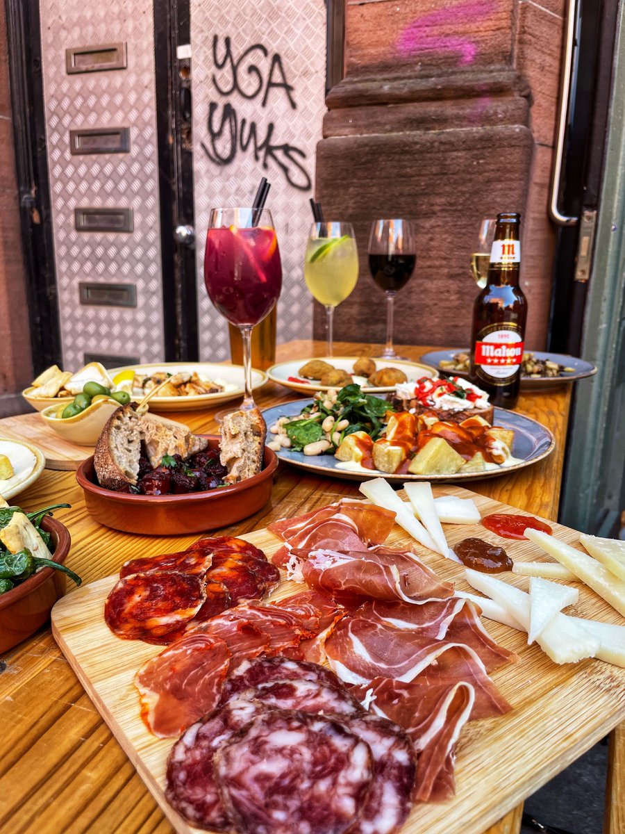 TheMancUK's tweet photo. It's #WorldTapasDay, and you know what that means... 😏

We've put together a round-up of the 20 best places to find Spanish small plates and other modern twists in Manchester city centre and beyond. 🇪🇸

Read the full list here. 👉 https://t.co/65cRWIwCsk https://t.co/IF8vj29pLY
