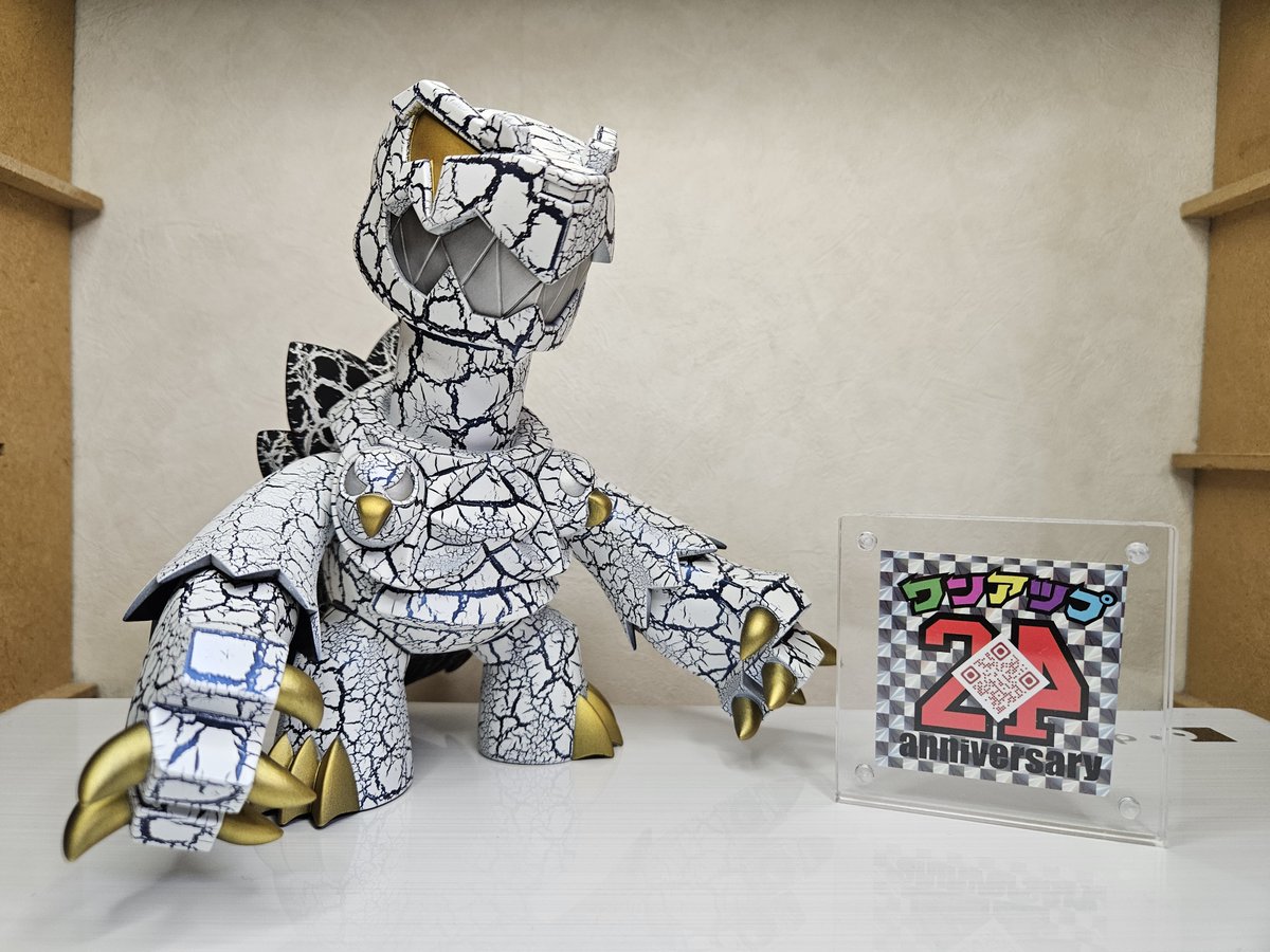 toshgosh4's tweet image. TOUMAさんデザインによるOneupさんのソフビ スカットル ゲンブ ペインターネットカスタム彩色です。
なっ、なんと抽選に当たったぁ!!!
今回は落ち着いたカラーで大人な感じで渋カッコいい。
よいですねぇ。
TOUMA × Oneup × ペインターネット のコラボって最高過ぎる!我が家の家宝が増えました。