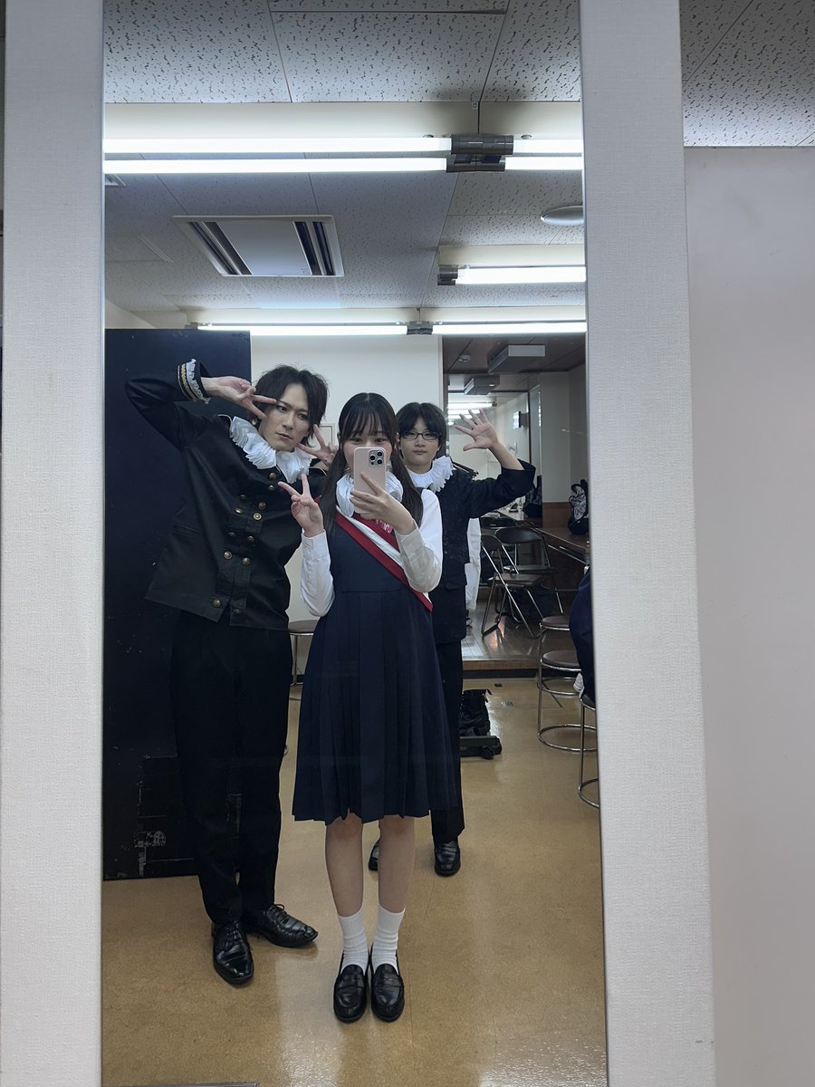 purritona's tweet photo. #キンギン2025

2日目終演いたしました！✨
お客様の反応が温かくて嬉しかった〜☺️
本日もご来場ありがとうございました💐

今日も笑いをこらえられていた、、はず(?)
クセつよ生徒会メンバーのふたりと📸

#MW13 https://t.co/YJuO2bpnGu