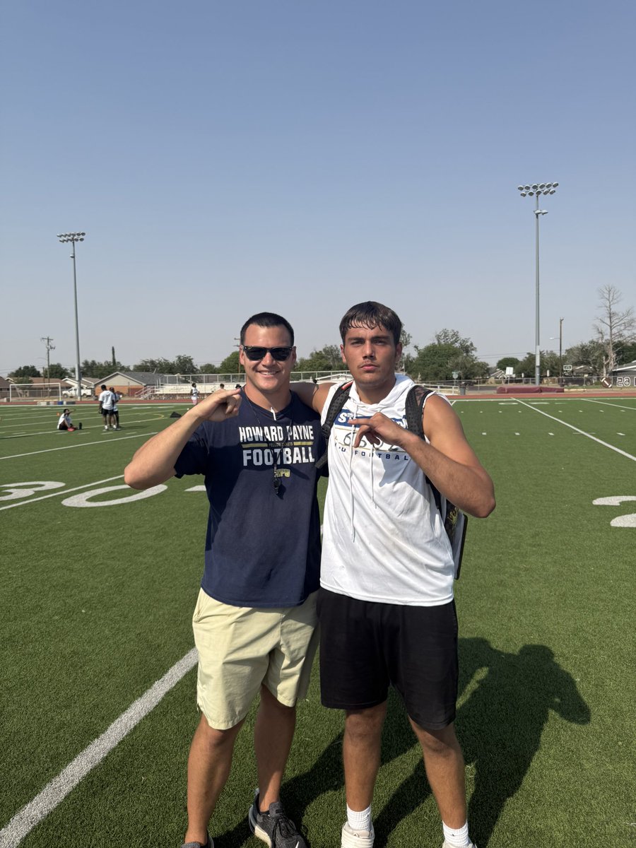 After a great conversation yesterday with <a href="/CoachRCollins/">Coach Reed Collins</a> I am blessed to receive my first offer from Howard Payne University #AGTG 
<a href="/CoachBMurry/">Brock Murry</a> <a href="/Coach_Lopez12/">Coach Lopez</a> <a href="/Hartman3Clint/">Clint Hartman</a>