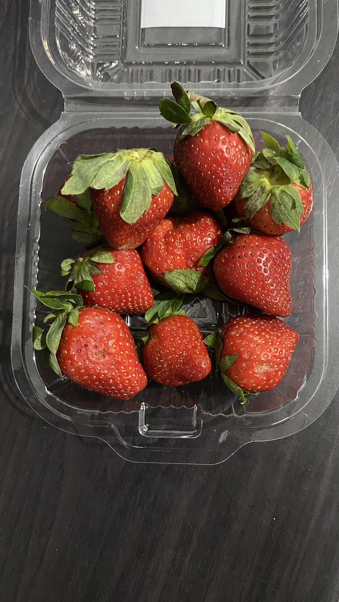 meimeiclips's tweet photo. I got some berries :D https://t.co/4syNJtBndg