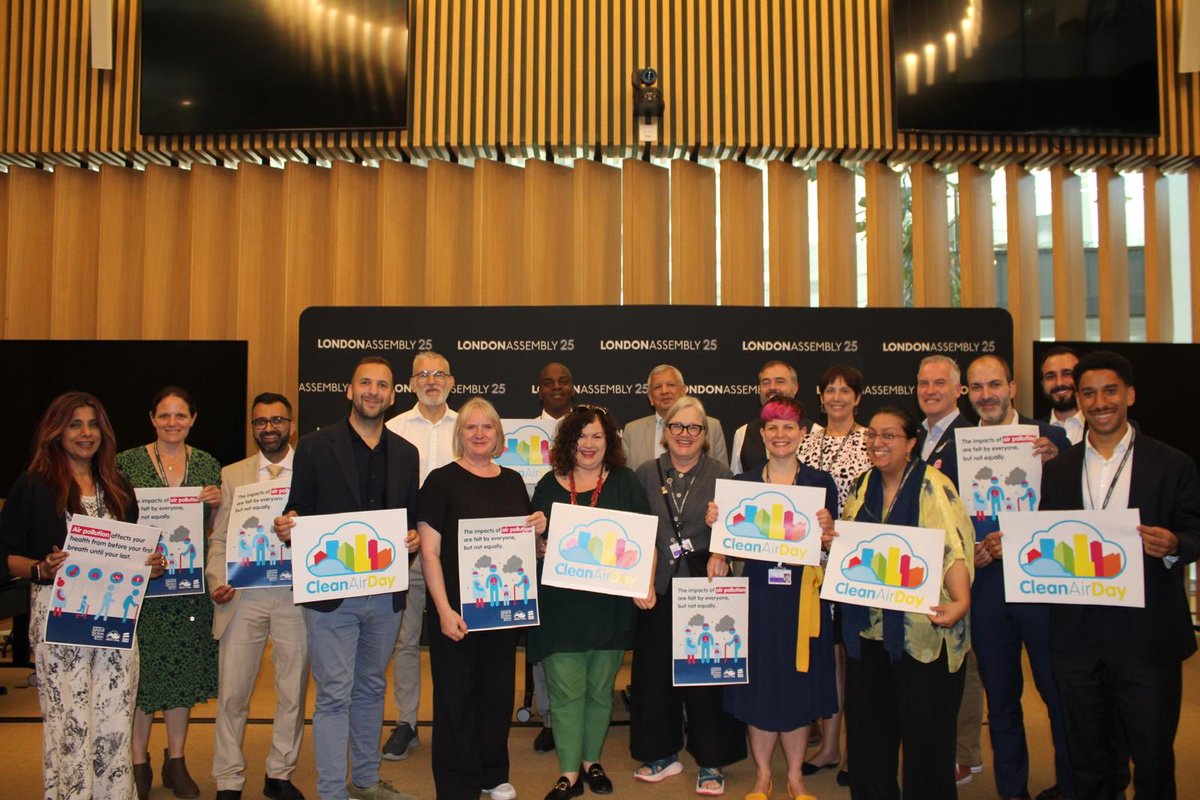 Leonie Cooper AM (@leoniec) on Twitter photo The <a href="/LondonAssembly/">London Assembly</a> had #MayorsQuestions today so couldn’t join the march from Gt Ormond St Children’s Hospital to the lobby in #ParliamentSquare but here we are showing our showing our strong support for #CleanAirDay The <a href="/LondonAssembly/">London Assembly</a> had #MayorsQuestions today so couldn’t join the march from Gt Ormond St Children’s Hospital to the lobby in #ParliamentSquare but here we are showing our showing our strong support for #CleanAirDay