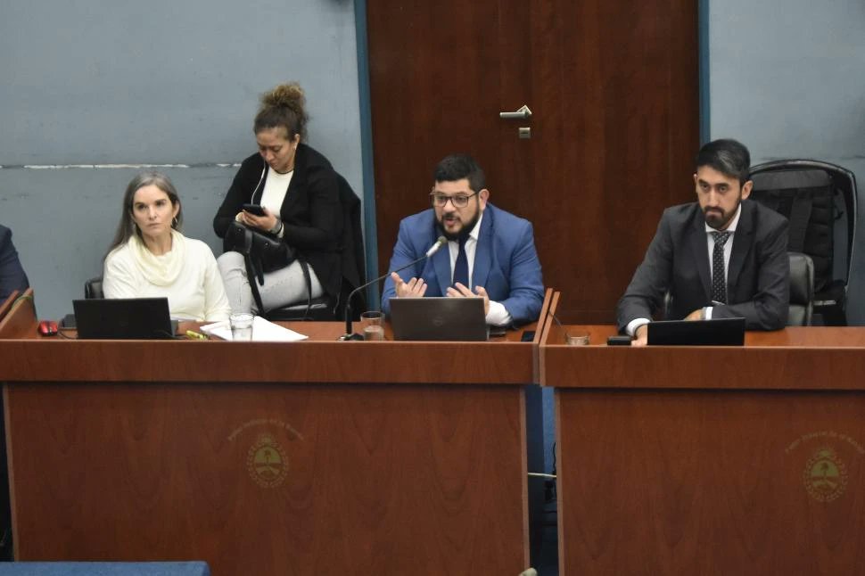 CORRUPCIÓN. JUICIO CERISOLA. Hoy la fiscalía alegará por 3a jornada consecutiva en el juicio contra 4 exfuncionarios por delitos cometidos en el uso de fondos de YMAD en la UNT. Se abordarán irregularidades en obras e inversiones. Por el MPF con <a href="/LuciaDozCosta/">Lucía Doz Costa</a> <a href="/agustinchit/">Agustín Chit</a>