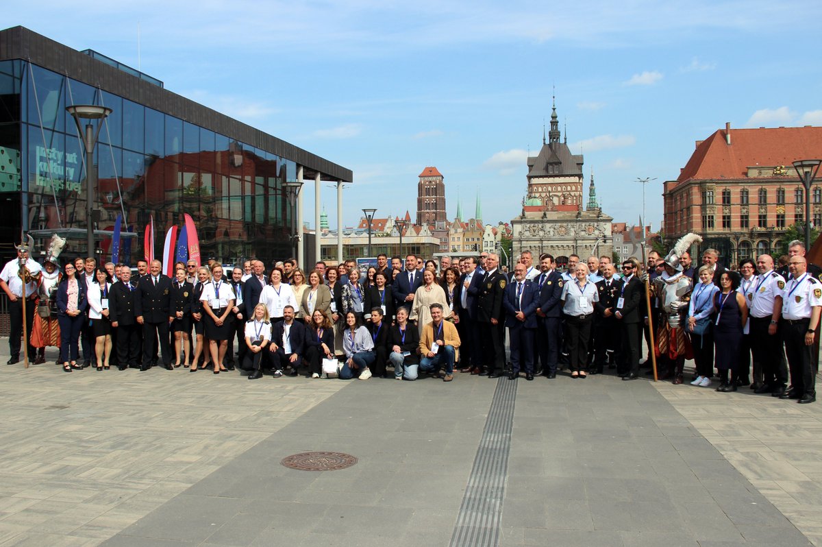 Straż Miejska (@smgdansk) on Twitter photo Rozpiera nas duma, że jako #SMGdansk stanowimy część europejskiej sieci policji municypalnych i lokalnych.
📍 Konferencja #EFUS „Bezpieczne i inkluzywne miasta”
🤝 Razem na rzecz bezpiecznych i otwartych społeczności
🔗 Projekty: <a href="/PACTESUR/">PACTESUR & PACTESUR2</a> & PACTESUR2
#Gdańsk #EUPOLNET Rozpiera nas duma, że jako #SMGdansk stanowimy część europejskiej sieci policji municypalnych i lokalnych.
📍 Konferencja #EFUS „Bezpieczne i inkluzywne miasta”
🤝 Razem na rzecz bezpiecznych i otwartych społeczności
🔗 Projekty: <a href="/PACTESUR/">PACTESUR & PACTESUR2</a> & PACTESUR2
#Gdańsk #EUPOLNET