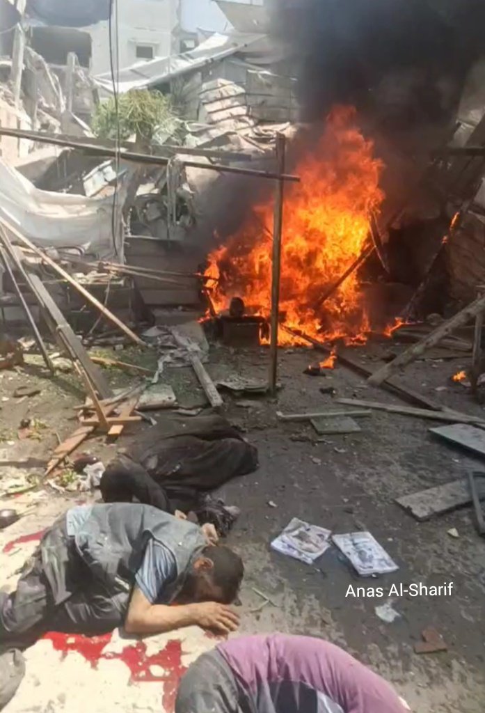 هل تعلم؟
الشيء الوحيد المتاح للجميع في #غزة
كبارًا وصغارًا — هو #الموت.
الموت فقط... في كل مكان.
ولا شيء سواه.