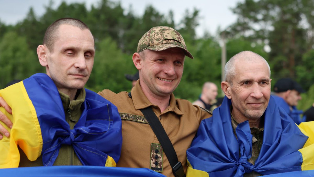 Oggi i nostri soldati tornano a casa dalla prigionia russa. Difensori dell’Ucraina catturati dal 2022. Continuiamo a lottare per ognuno di loro. Grazie a chi rende possibili questi scambi. Li riporteremo tutti.