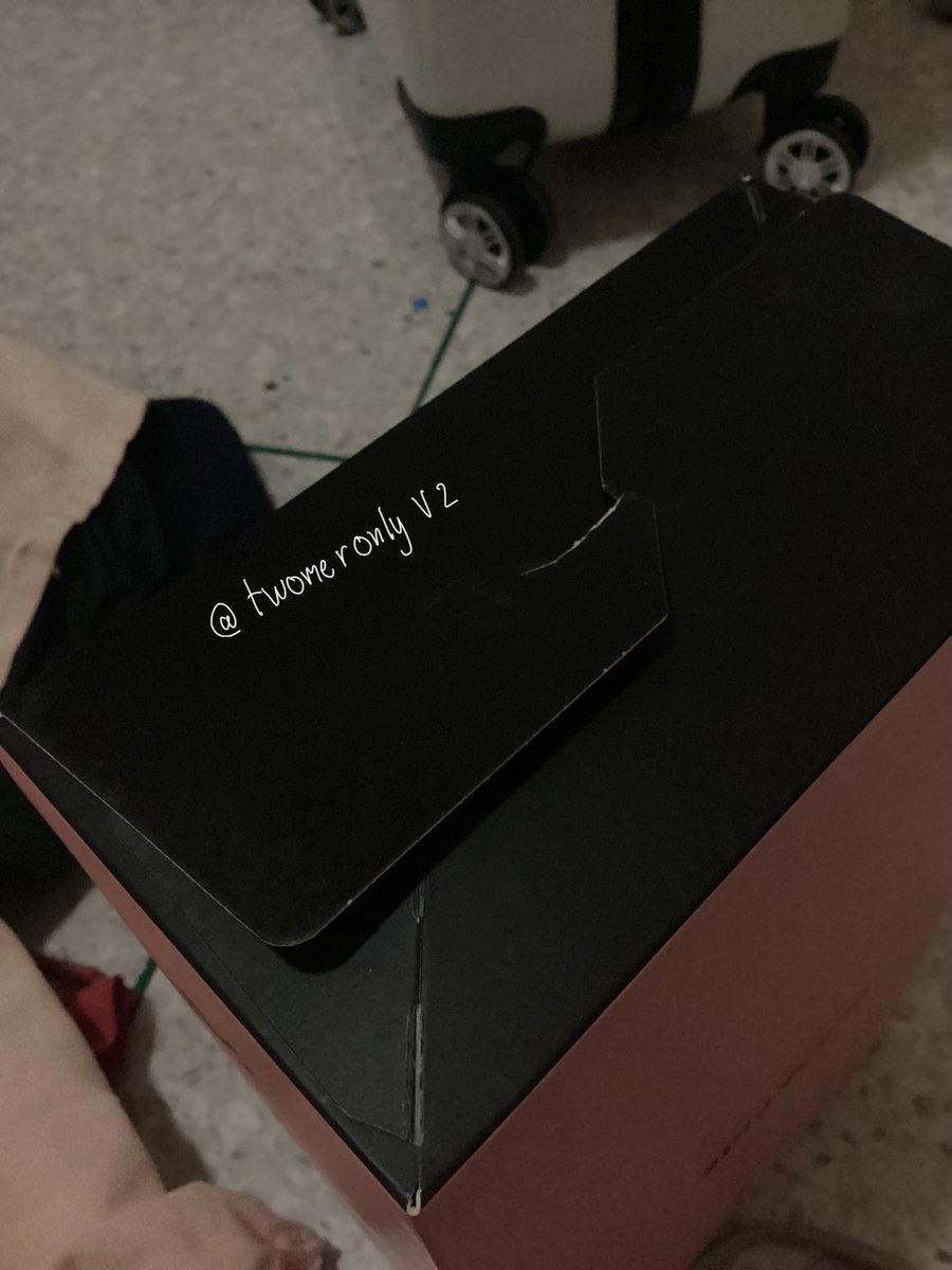 twomeronly's tweet photo. แท่งไฟ blackpink ver.1(ใช้ในคอนรอบเดียว)
📌ราคา 750[รวมส่ง]
-ลดได้นิดหน่อย
-เปิดติดปกติทุกอย่าง
-ล่างกล่องมีตำหนิตามรูป
-ตัวฐานกล่องวางแท่งไฟมีตำหนิดูเพิ่มเติมได้ค้าบ

💐สนใจดูเพิ่มเติมได้ค้าบ

#ตลาดนัดblackpink #ตลาดนัดบพ #แท่งไฟblackpink  #BLACKPINK #DEADLINE_IN_BANGKOK https://t.co/FZA9wxXe3w