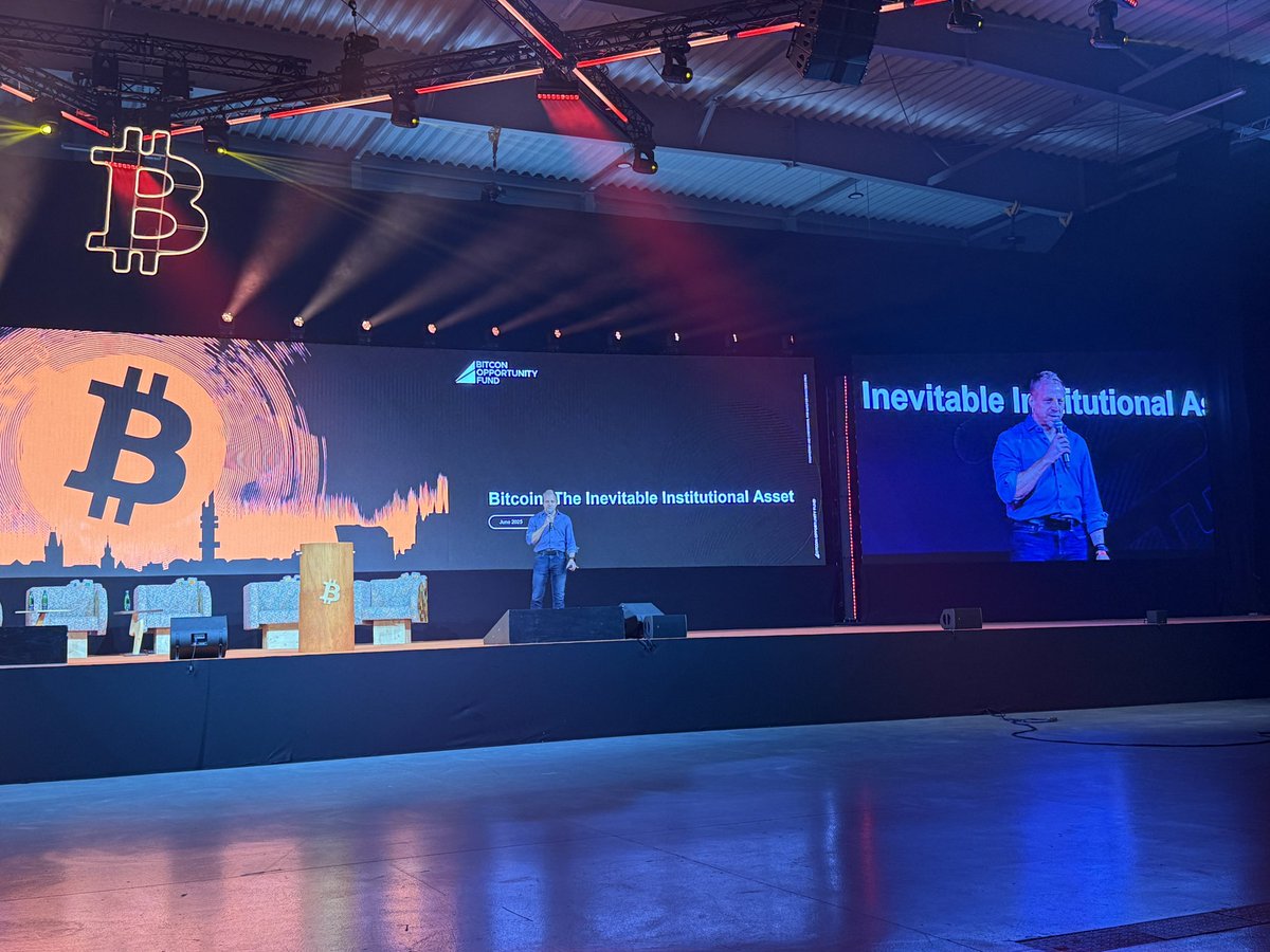 The great James Lavish on stage at Bitcoin Prague! @BTCPrague @jameslavish