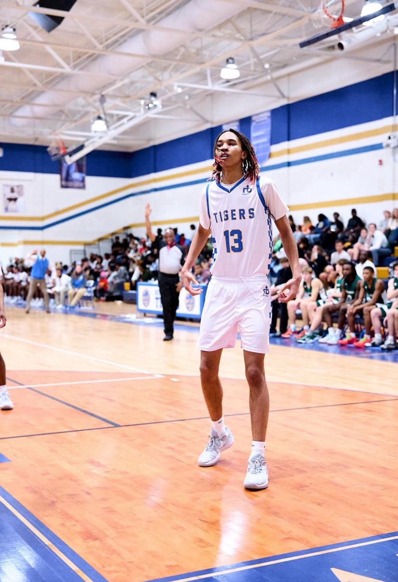 chriscamsports's tweet image. Christopher Perry (@CPerry13_) out of Bradwell Institute (Hinesville, GA) recently picked up an offer from @TroyTrojansMBB
Perry is a long, super skilled wing with great court vision, athleticism, and a high motor! He’s a player to watch at the @GAcoaches event!
@TyRandolph2