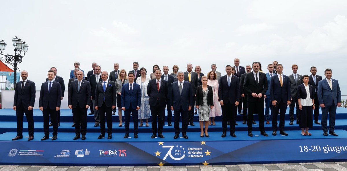 MFEA Slovenia (@mzez_rs) on Twitter photo DS <a href="/markostucin/">Marko Stucin</a> se je v Taormini udeležil konference ob 7⃣0⃣. obletnici konference v Messini. Udeleženci so potrdili svojo zavezanost evropski enotnosti, varnosti in blaginji.
Posebej izpostavljena je bila širitev EU🇪🇺 na Zahodni Balkan in države Vzhodnega tria, ki je nujno DS <a href="/markostucin/">Marko Stucin</a> se je v Taormini udeležil konference ob 7⃣0⃣. obletnici konference v Messini. Udeleženci so potrdili svojo zavezanost evropski enotnosti, varnosti in blaginji.
Posebej izpostavljena je bila širitev EU🇪🇺 na Zahodni Balkan in države Vzhodnega tria, ki je nujno