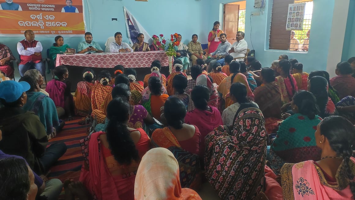 KandhamalG's tweet photo. Bikas Bahan Yatra at Gresingia and Ratingia  GP G.Udayagiri Block.@IPR_Odisha
@CMO_Odisha
@cmo_odisha
 @collector_kandhamal
 @zillaparishadkandhamal
 @sirdpr_odisha1964
 @prdw_odisha
 #BikashBahanYatra #OneYearOfMohanMajhi​ #BarshaEkUpalabdhiAnek #OneYearOfSushasan​ #LokankaSarka https://t.co/8up0O720Wk