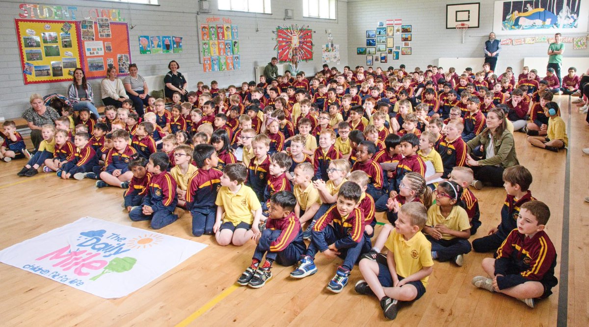 The Daily Mile IRE (@thedailymile_ie) on Twitter photo Plenty of excitement yesterday amongst pupils and staff at Scoil Iognáid de Rís in Kilkenny as The Daily Mile visited alongside Ray D'Arcy (<a href="/RTERadio1/">RTÉ Radio 1</a>) 🤩
More to follow from today's visit to Donore National School in Meath 🙌
📸 Harry Reid
#TheDailyMile Plenty of excitement yesterday amongst pupils and staff at Scoil Iognáid de Rís in Kilkenny as The Daily Mile visited alongside Ray D'Arcy (<a href="/RTERadio1/">RTÉ Radio 1</a>) 🤩
More to follow from today's visit to Donore National School in Meath 🙌
📸 Harry Reid
#TheDailyMile