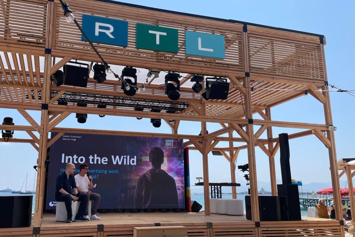 eyesquare's tweet image. 🌍 Our "Into the Wild" study with @ScreenforceDE is in demand at industry events! Düsseldorf, Zürich, London and now #Cannes!
Marvin Vogt+Stefan Schönherr presented the findings on #AdEffects this week at the #RTLBeach event.
Stop by at #CannesLions until the 20th of June!