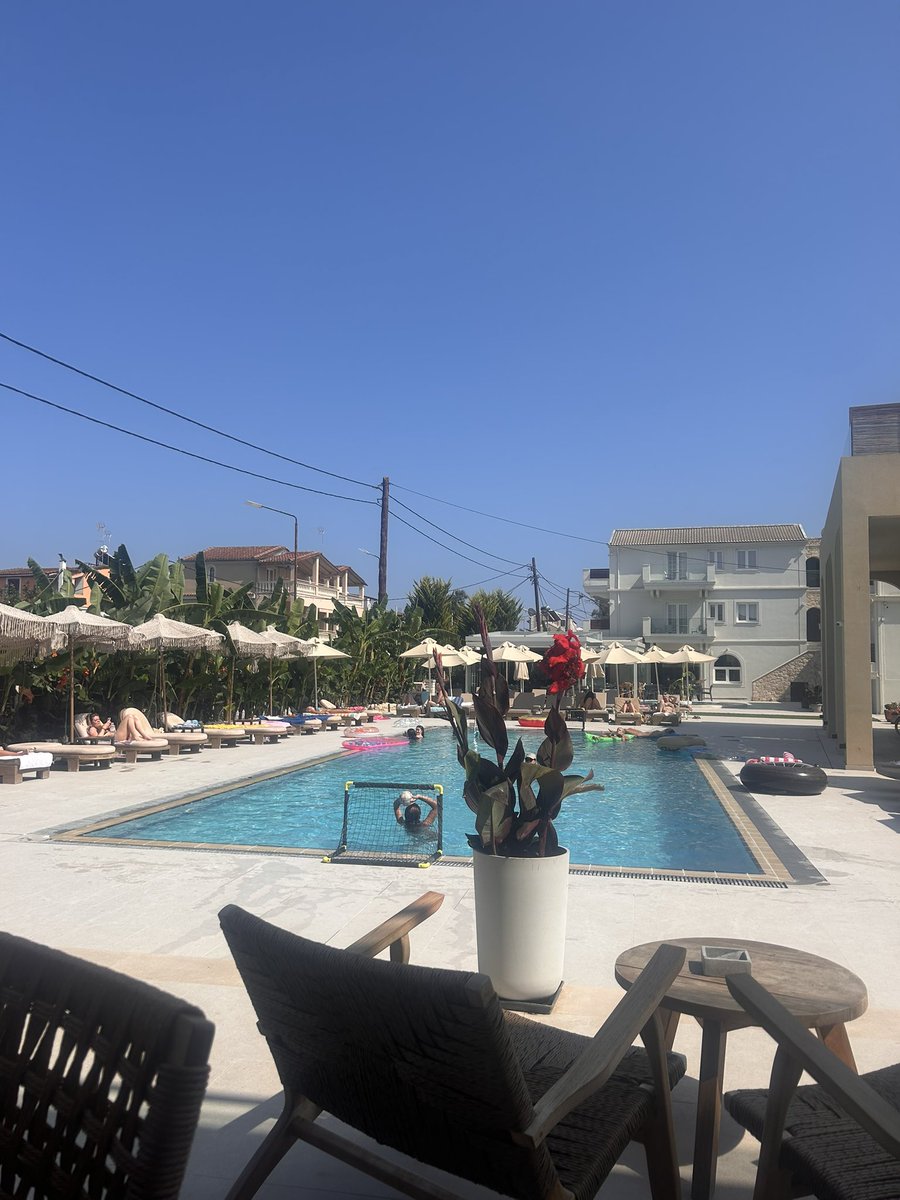 milllieees's tweet image. they have all you can eat gyros here I’m in heaven