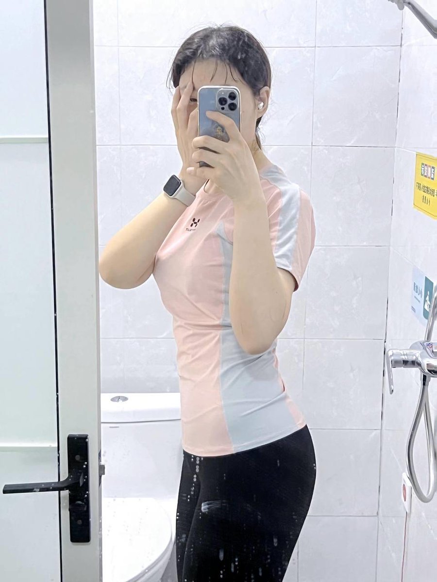 其实还是很喜欢跑步的，有时久很喜欢用满身大汗的释放来缓解医生的工作压力。

但是我感觉，因为做爱才流汗，才最舒服吧…