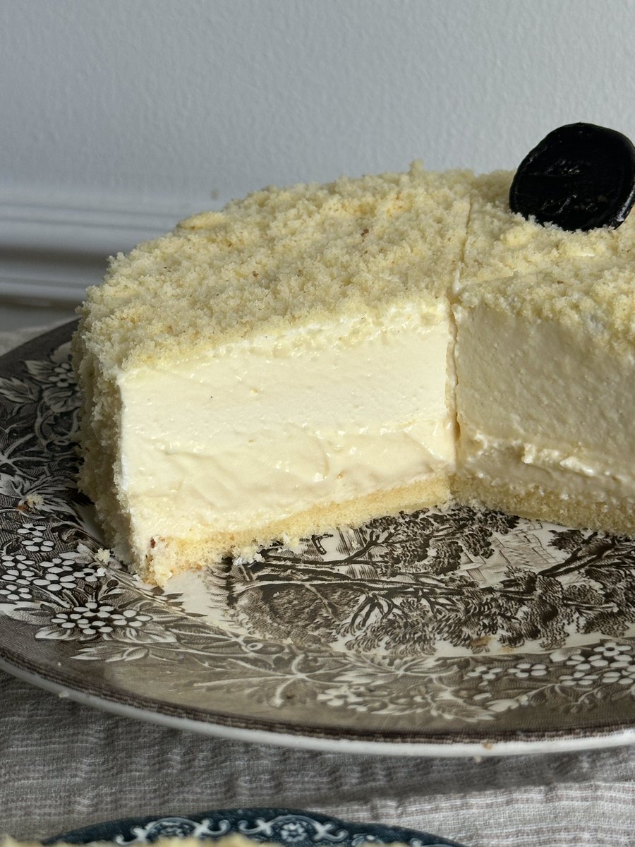 winsorawit's tweet photo. Double fromage cheesecake 🧀
อร่อยมากกก เวลาทำออเด้อให้ลค. ต้องทำเผื่อที่บ้าน1ปอนด์ ทุกคนชอบหมด คือมันเปรี้ยวอ่อนๆ หอมครีมชีส ชั้นมาสคาโปนมูสคืออออ ละมุน นัว จาบ้าอร่อยแบบทุบโต๊ะ😭 https://t.co/g0HqsiwYAw
