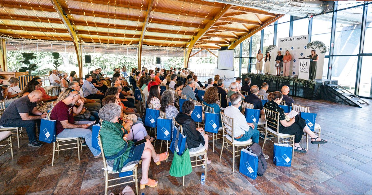 Escola Valenciana (@escolatv) on Twitter photo 📖Ahir vam participar en la presentació de la nova edició de #LlegirEnValencià 📖
Una iniciativa de la <a href="/fundaciobromera/">Fundació Bromera per al Foment de la Lectura</a> per al foment de la lectura que ens convida a gaudir dels llibres en la nostra llengua.
📚 Llibres, cultura i valencià… Una combinació imparable! 📖Ahir vam participar en la presentació de la nova edició de #LlegirEnValencià 📖
Una iniciativa de la <a href="/fundaciobromera/">Fundació Bromera per al Foment de la Lectura</a> per al foment de la lectura que ens convida a gaudir dels llibres en la nostra llengua.
📚 Llibres, cultura i valencià… Una combinació imparable!
