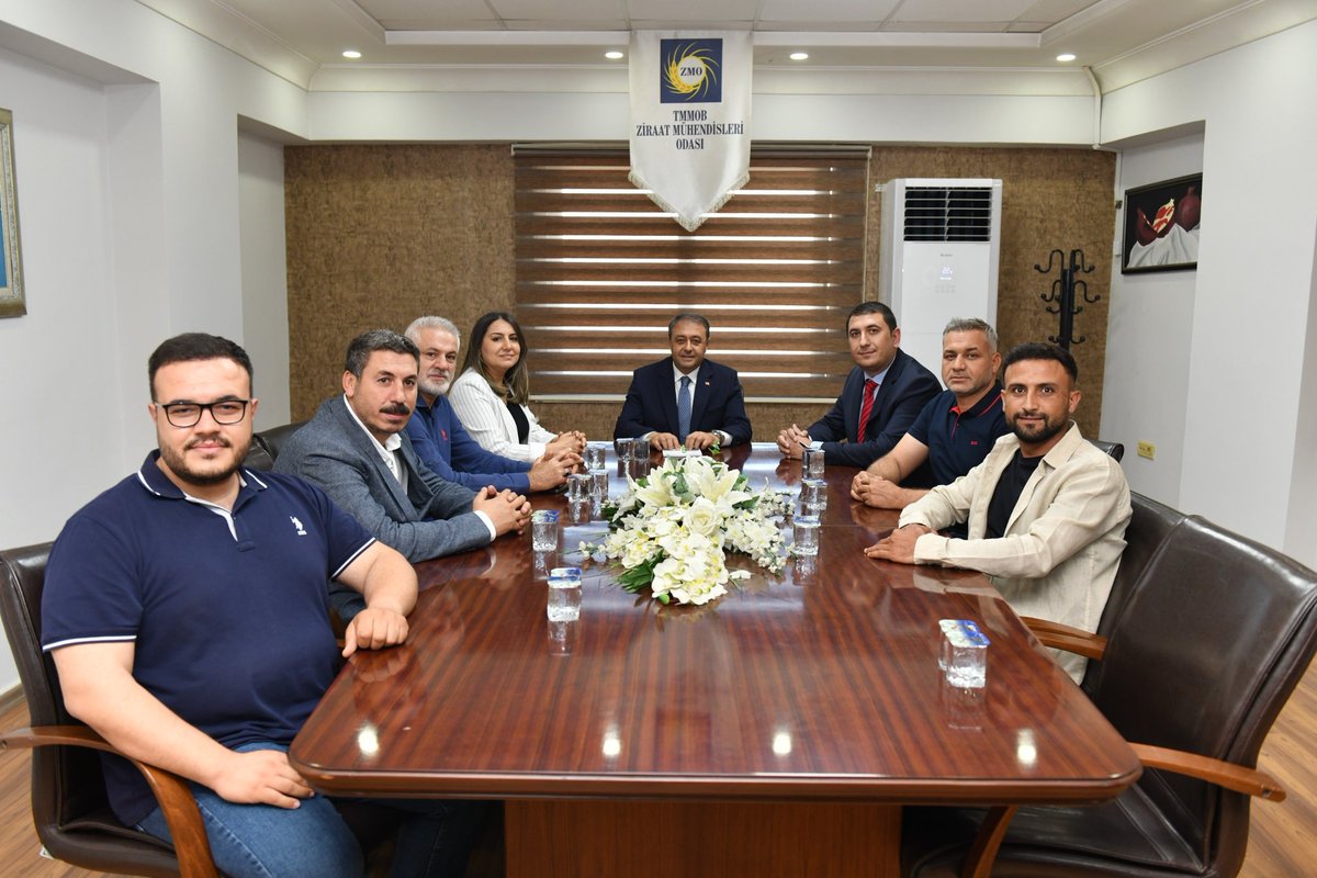 Ziraat Mühendisleri Odası Şanlıurfa Şubemizi Şanlıurfa Valimiz Sn. Hasan ŞILDAK ziyarette bulundu. İlimizde Kaçak Zirai İlaç Bayileri, Tarım Sitesi ve Tarım arazilerinin betonlaşmasıyla ilgili konular görüşüldü. Sayın Valimize nazik ziyaretleri için çok teşekkür ederiz.