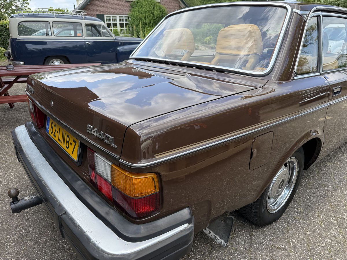 classicvolvo's tweet photo. Sold 244 jubileum and delivered today to the new owner
#scandcar #classicvolvo #volvo244 #redblock https://t.co/xe8YKrnQFA