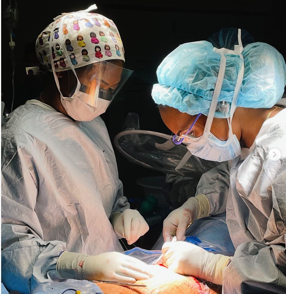 UNCOBGYN's tweet image. ❤️💛💚 Today, we are incredibly proud to spotlight Dr. Jones and Dr. Wilson of our Maternal-Fetal Medicine Division as they prepare to complete their fellowship at the end of this month 🎓✨
Their dedication, compassion, and excellence have made a lasting impact — and we’re…