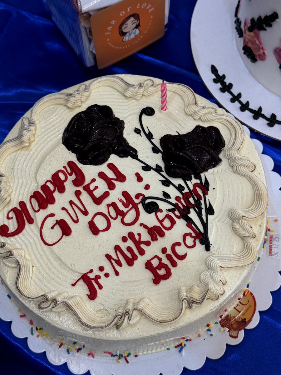 Thank you also Aiahcey &amp;  MikhGwen Fan Support for this pretty hand banner,Prizes &amp; Cake.On behalf of aGWENgers Team Bicol admins maraming maraming salamat po. 🥰✨

Happy Birthday again our Bini Gwen 🥳🎂
#twentytwogetherwithgwen #intothegweniversethestellarsbirthday #GwenApuli