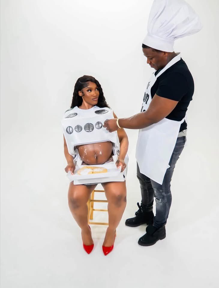 BaddiesSpace's tweet image. Tinkabella’s maternity shoot 👩🏾‍🍳🥹💕