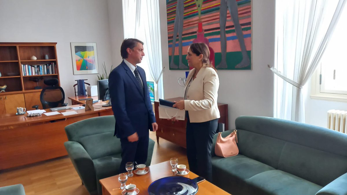 CzechMFA_MENA's tweet photo. Náměstek @mzvcr 🇨🇿 @kozakj dnes přijal velvyslankyni Tuniska 🇹🇳 Yosru Souiden u příležitosti konce jejího více než čtyřletého působení v ČR a poděkoval jí za vynikající a úspěšnou práci a nasazení ve prospěch česko-tuniských bilatrálních vztahů. 🇨🇿🤝🇹🇳 https://t.co/EncwZTwVA8