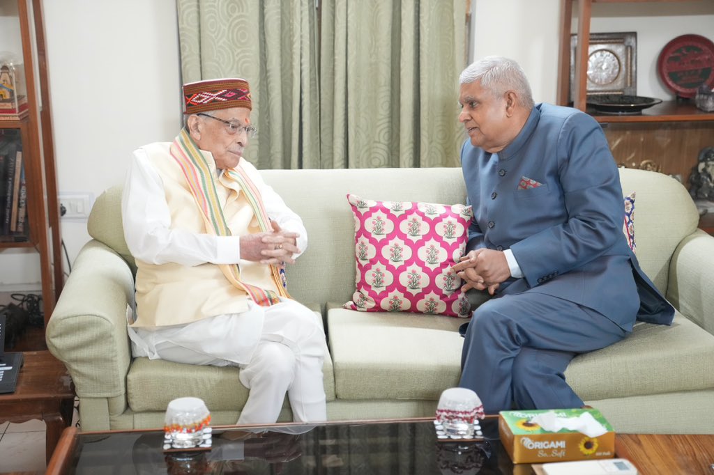 drmmjoshibjp's tweet image. माननीय उपराष्ट्रपति श्री जगदीप धनखड़ जी से आवास पर भेंट ।