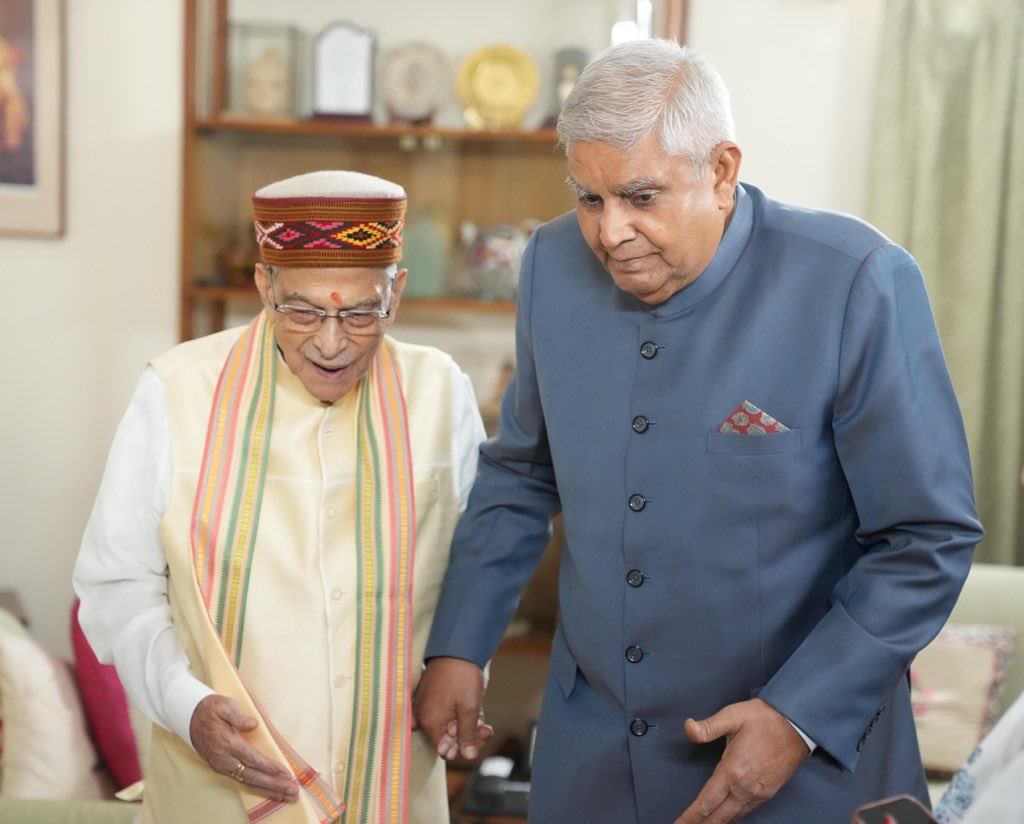 drmmjoshibjp's tweet image. माननीय उपराष्ट्रपति श्री जगदीप धनखड़ जी से आवास पर भेंट ।