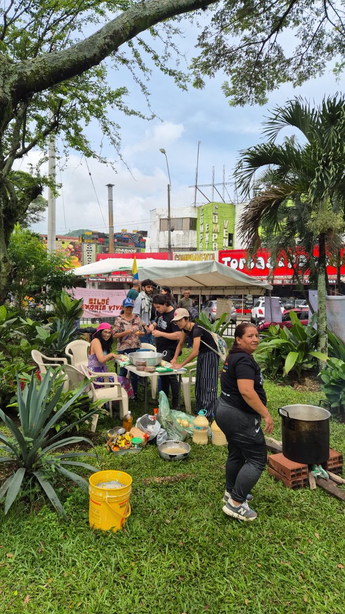Tribunal Popular en Siloé (@tribunalsiloe) on Twitter photo ¡Que la memoria de las ollas comunitarias, los murales y la resistencia del Estallido Social 2019-2021 en Colombia no se borre! @PetroGustavo <a href="/MinjusticiaCo/">MinJusticia Colombia</a> <a href="/MinInterior/">MinInterior Colombia</a>
#ComisiónDeLaVerdad2019al2021 ¡Que la memoria de las ollas comunitarias, los murales y la resistencia del Estallido Social 2019-2021 en Colombia no se borre! @PetroGustavo <a href="/MinjusticiaCo/">MinJusticia Colombia</a> <a href="/MinInterior/">MinInterior Colombia</a>
#ComisiónDeLaVerdad2019al2021