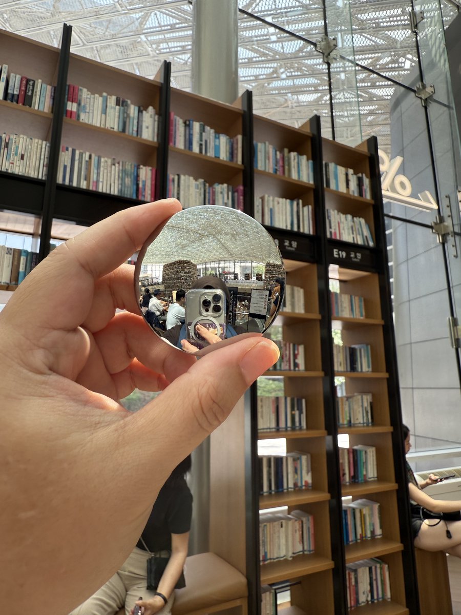 ArinahZainordin's tweet image. The downside of being your own boss?

Cuti pun still kena cari ruang dan masa untuk siapkan kerja 😆
Nasib baik view lawa &amp;amp; kopi sedap 😌

📍Starfield Library – vibe memang 10/10,
cuma musim panas dia boleh tahan 🥵

#RemoteWorkLife #SolopreneurJourney