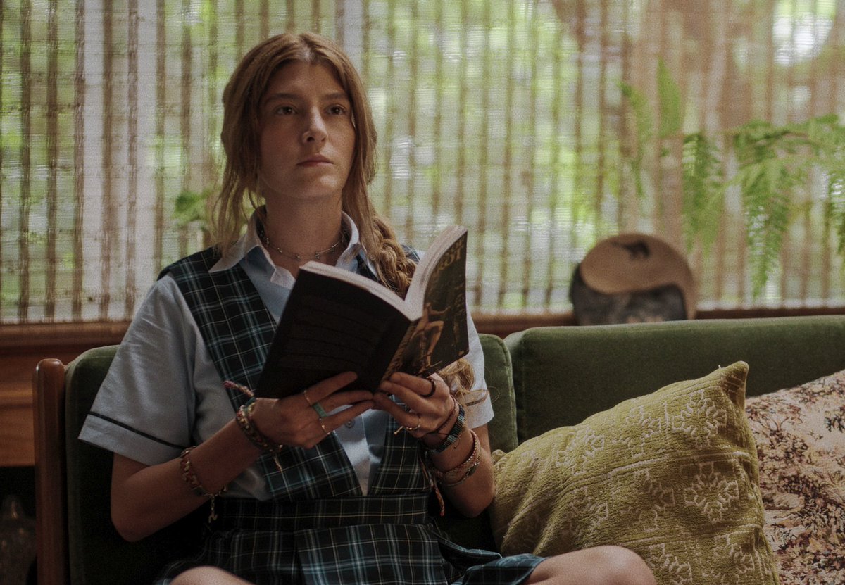 Primeras imágenes de la serie inspirada en #Delirio de Laura Restrepo.

18 de julio en Netflix.