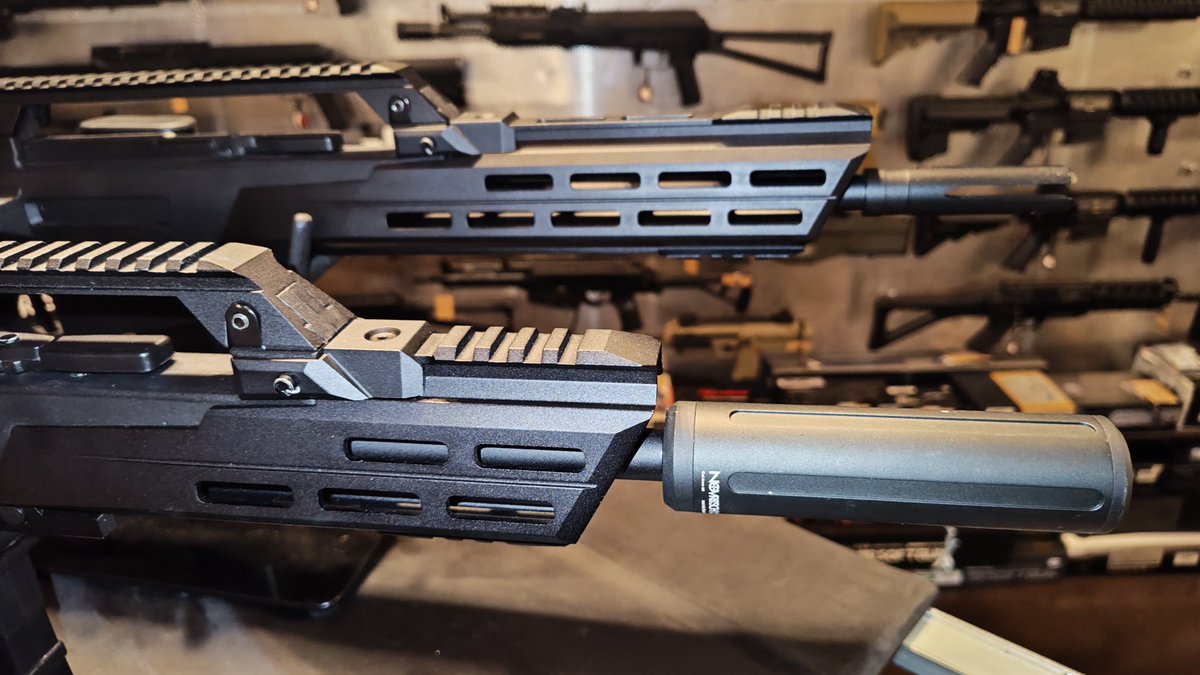 11b2fieldstaff's tweet photo. NOVRITSCH SSR63 A2をNOVRITSCH純正パーツでカスタムするとこんな感じになります！
ショートバレルとショートハンドガードで取り回しやすく、M4ストックパイプで体格に合わせたストック長に😎
パイプ内にバッテリースペースも確保できます✨
https://t.co/WIykfLcEdw
#エアガン
#サバゲー
#SSR63 https://t.co/rVfmF5xJiI