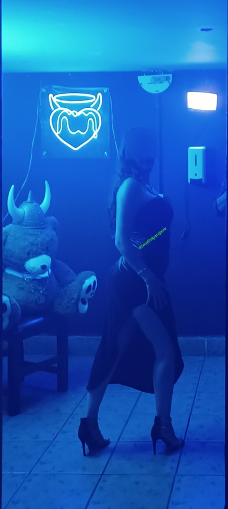 Cómo siempre neoncito es el más listo, siempre sabe a dónde mirar 💋💋💋💋🔥🔥🔥🔥