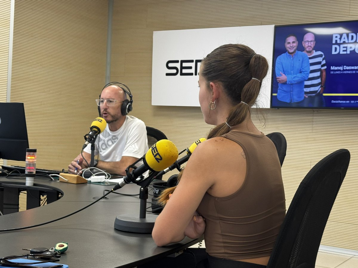 Costa Adeje Tenerife Egatesa (@udcatenerife) on Twitter photo 🤍💙 |MEDIOS|
Iratxe, nueva incorporación del Costa Adeje Tenerife, visita los estudios de <a href="/radioclubSER/">Radio Club Tenerife</a> 🎙️
💬 Una charla cercana para conocer mejor a la joven jugadora tinerfeña.
#CDTFemenino #CostaAdejeTenerife <a href="/CDTOficial/">CD Tenerife 🏴</a> 🤍💙 |MEDIOS|
Iratxe, nueva incorporación del Costa Adeje Tenerife, visita los estudios de <a href="/radioclubSER/">Radio Club Tenerife</a> 🎙️
💬 Una charla cercana para conocer mejor a la joven jugadora tinerfeña.
#CDTFemenino #CostaAdejeTenerife <a href="/CDTOficial/">CD Tenerife 🏴</a>