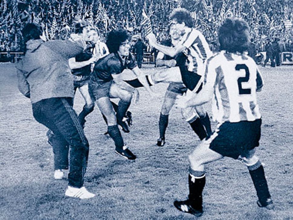 ElFamosoAth's tweet image. Espero que el siguiente Athletic-Barça los jugadores defiendan el escudo como lo haríamos nosotros.

Nicolás y el Barça no merecen ni el más mínimo respeto. 

Mirad lo que éramos antes eh. No espero nada menos que eso.