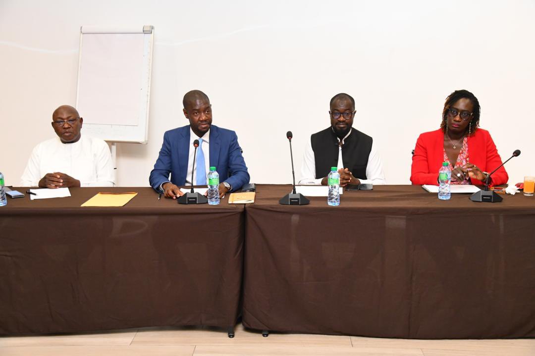 ArpSenegal's tweet image. 🏥 Atelier #sérialisation des médicaments au Sénégal : renforcer la sécurité de la chaîne d'approvisionnement pharmaceutique.

📅 18/06/25 | 📍 Hôtel AXIL Dakar

#SantéPublique #Sénégal #Pharmacie